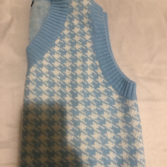 Women's Blue Houndstooth Sweater Vest - Picture 3 of 4